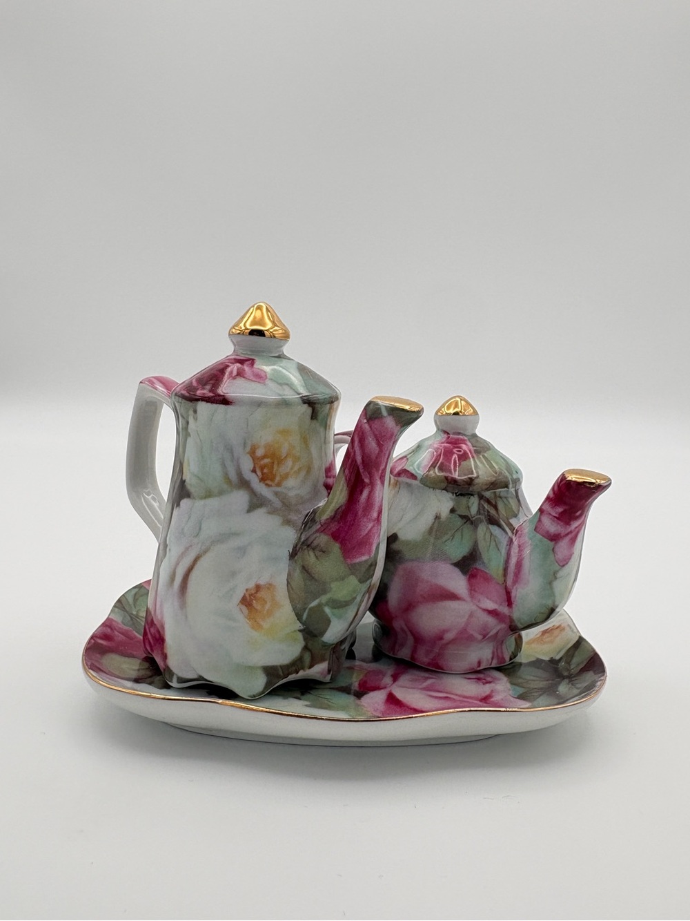Teapot/Coffee pot shaped Salt and Pepper Shakers w/ Tray Spring Rose
